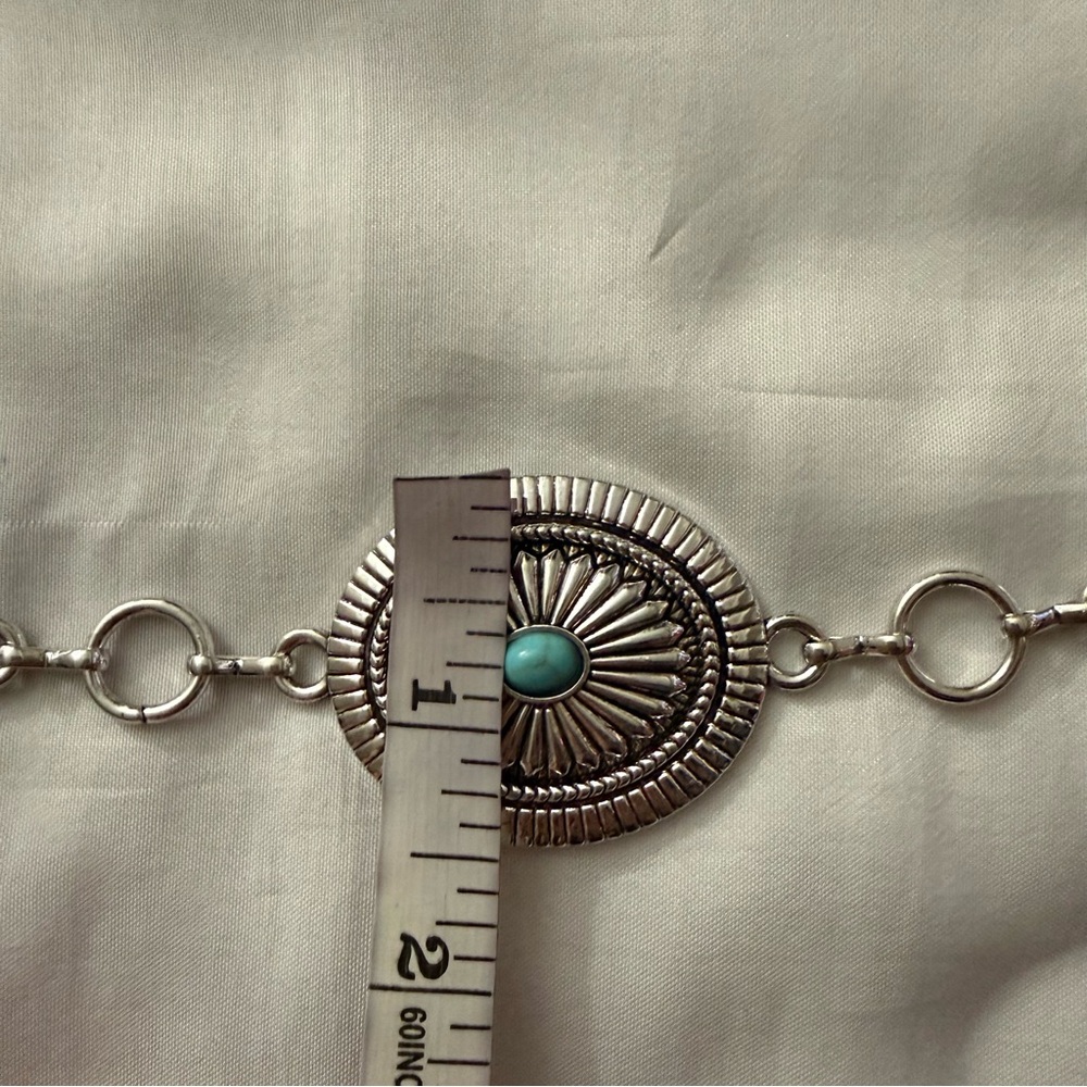 Old silver tone metallic concho style faux turquoise chain belt - Picture 8 of 9